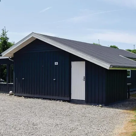Three-bedroom Holiday In Vakantiehuis Nordenbro Vesteregn