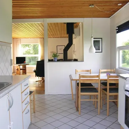 Three-bedroom Holiday In Tatil Evi Nordenbro Vesteregn